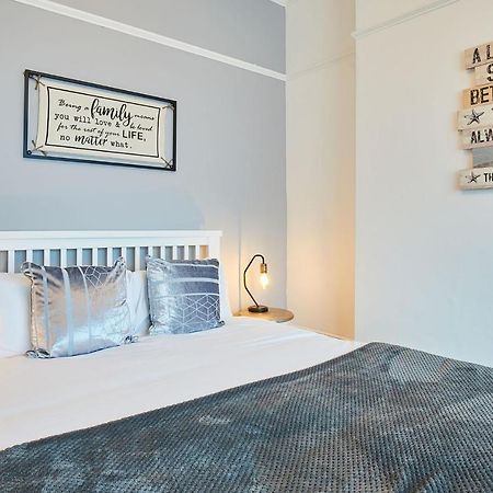 Apartment 1 - Khyber Lodge Apartments Уитби Екстериор снимка